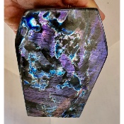 LABRADORITE VIOLETTE  FORME LIBRE ENTIÈREMENT POLIE 1840g