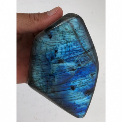 LABRADORITE aa BLEUE FORME LIBRE ENTIÈREMENT POLIE 810 gr