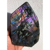 LABRADORITE ARC-EN-CIEL FORME LIBRE ENTIÈREMENT POLIE 1380 gr
