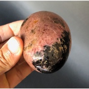 RHODONITE OEUF 620 gr