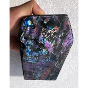 LABRADORITE VIOLETTE  FORME LIBRE ENTIÈREMENT POLIE 1840g