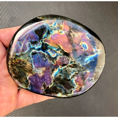 LABRADORITE GALET MULTICOLORE 330g