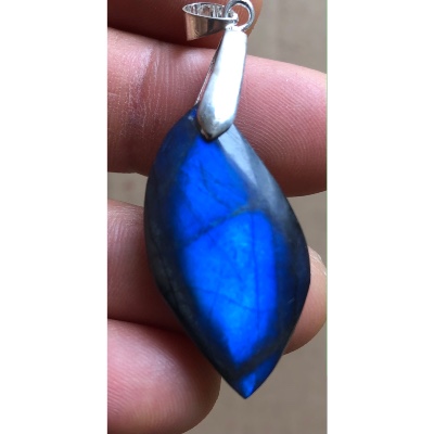 LABRADORITE Bleue foncée PENDENTIF 6,3 gr