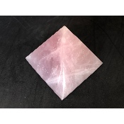 QUARTZ ROSE PYRAMIDE 1510 gr