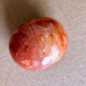 QUARTZ HÉMATOÏDE ROUGE  GALET 85 gr