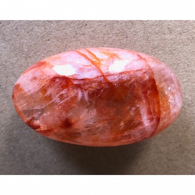 QUARTZ HÉMATOÏDE ROUGE  GALET 82 gr