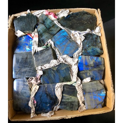 LABRADORITE UNE FACE POLIE Carton de 14 pièces
