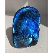 LABRADORITE BLEUE  FORME LIBRE ENTIÈREMENT POLIE 1170 g