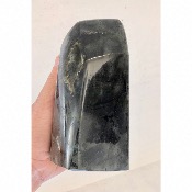 LABRADORITE VIOLETTE  FORME LIBRE ENTIÈREMENT POLIE 1840g