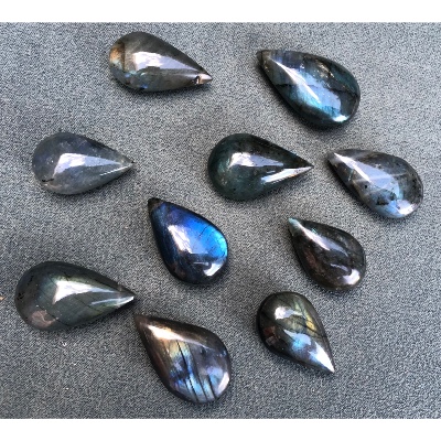 LABRADORITE COEUR Lot de 3400g