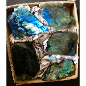 LABRADORITE UNE FACE POLIE Carton de 1,84 Kg