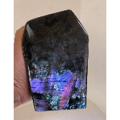 LABRADORITE VIOLETTE  FORME LIBRE ENTIÈREMENT POLIE 1840g