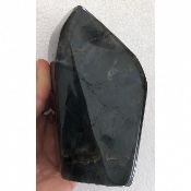 LABRADORITE VIOLETTE-MULTICOLORE  FORME LIBRE ENTIÈREMENT POLIE 1070 gr