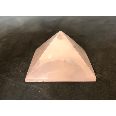 QUARTZ ROSE PYRAMIDE 47 gr