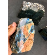 LABRADORITE UNE FACE POLIE Carton de 2850g