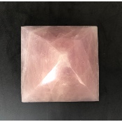 QUARTZ ROSE PYRAMIDE 1510 gr