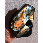 LABRADORITE MULTICOLORE  FORME LIBRE ENTIÈREMENT POLIE 1070gr