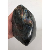 LABRADORITE VIOLETTE-MULTICOLORE  FORME LIBRE ENTIÈREMENT POLIE 2190 gr