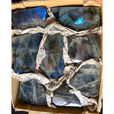 LABRADORITE UNE FACE POLIE Carton de 8 pièces