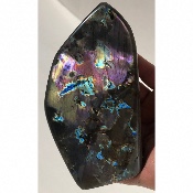 LABRADORITE VIOLETTE-MULTICOLORE  FORME LIBRE ENTIÈREMENT POLIE 1070 gr