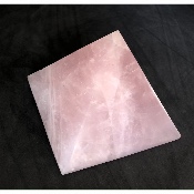 QUARTZ ROSE PYRAMIDE 1510 gr