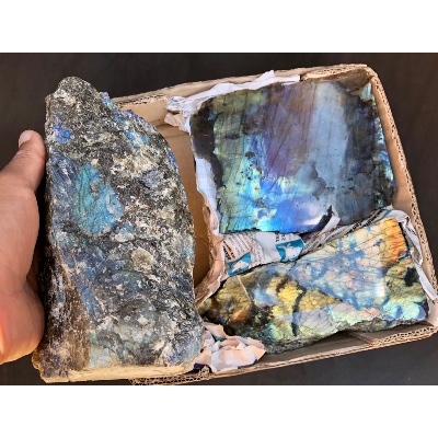 LABRADORITE UNE FACE POLIE Carton de 5,3 Kg