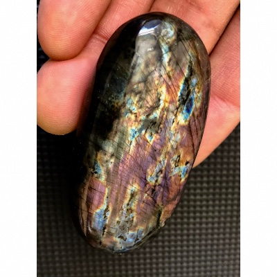 LABRADORITE GALET MULTICOLORE 64,90 gr