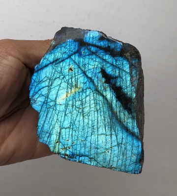 LABRADORITE BLEUE UNE FACE POLIE 695 gr