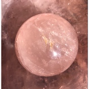 QUARTZ ROSE BOULE étoilée 505 gr