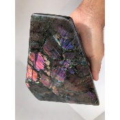 LABRADORITE VIOLETTE  FORME LIBRE ENTIÈREMENT POLIE 2180 gr