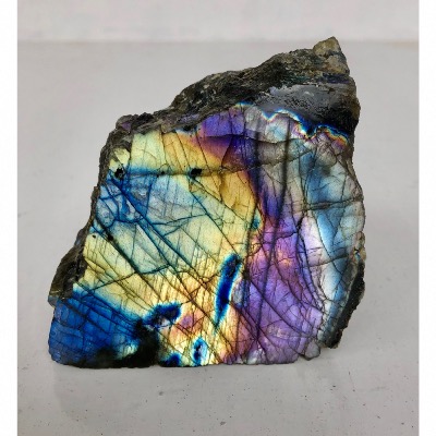 LABRADORITE  MULTICOLORE UNE FACE POLIE 525 gr