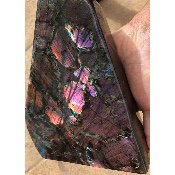 LABRADORITE VIOLETTE  FORME LIBRE ENTIÈREMENT POLIE 2180 gr