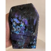 LABRADORITE VIOLETTE  FORME LIBRE ENTIÈREMENT POLIE 1840g