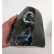 LABRADORITE VIOLETTE-MULTICOLORE  FORME LIBRE ENTIÈREMENT POLIE 2190 gr