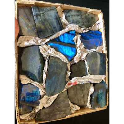 LABRADORITE UNE FACE POLIE Carton de 13 Pièces