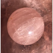 QUARTZ ROSE BOULE étoilée 505 gr