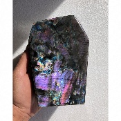 LABRADORITE VIOLETTE  FORME LIBRE ENTIÈREMENT POLIE 1840g