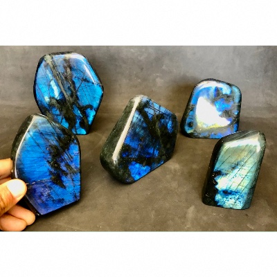 LABRADORITE bleue FORME LIBRE POLIE Lot de 2.38Kg