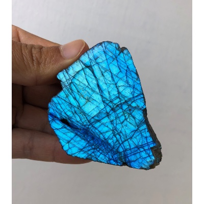 LABRADORITE BLEUE UNE FACE POLIE 149 gr