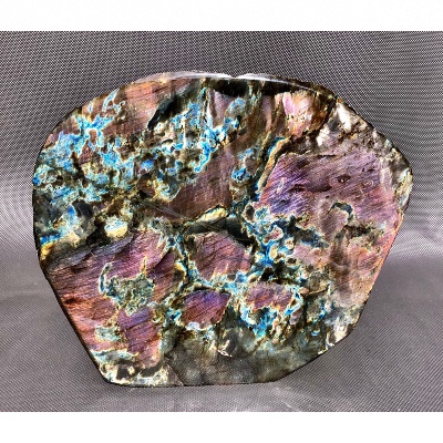 LABRADORITE AAA VIOLETTE MULTICOLORE UNE FACE POLIE 11180 gr