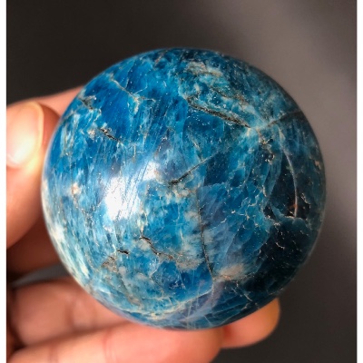 APATITE BLEUE BOULE 282 gr